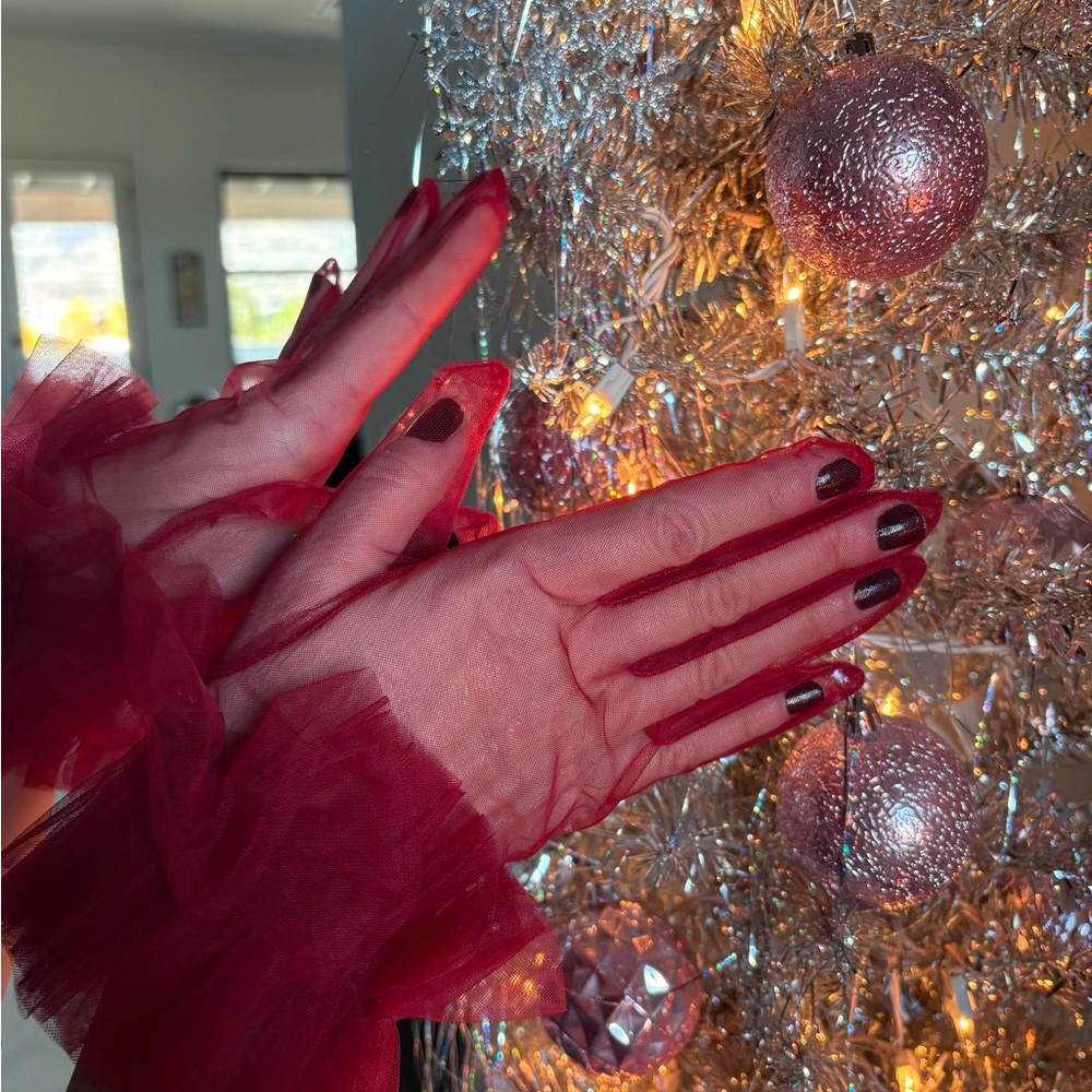 Red Sheer Gloves